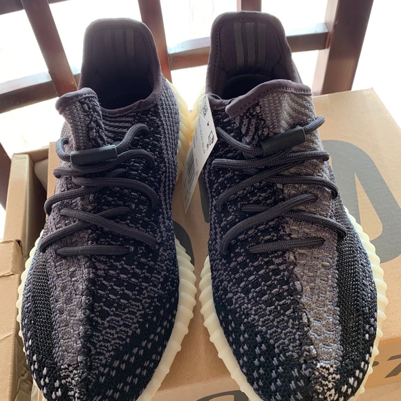 Yeezy Boost 350 v2 - Picture 3 of 6